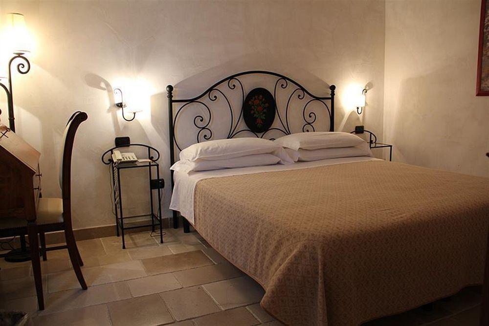 Hotel Masseria Fortificata Donnaloia Monopoli Eksteriør billede