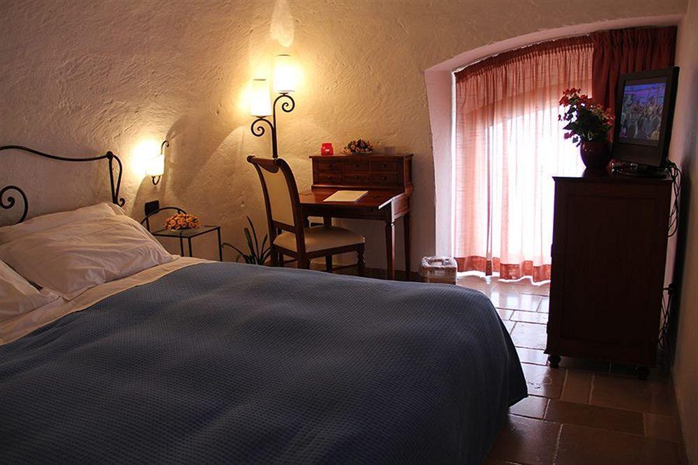 Hotel Masseria Fortificata Donnaloia Monopoli Eksteriør billede